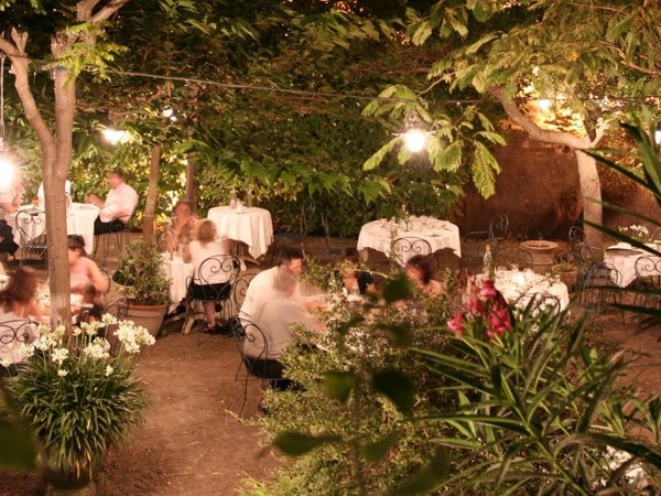 AU JARDIN DE LA TOUR