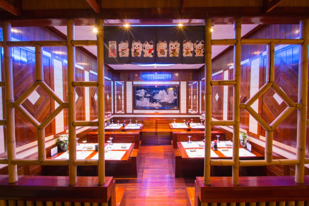 SUSHI BOAT