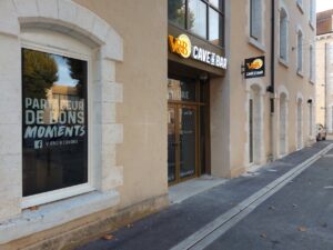 V and B Cahors